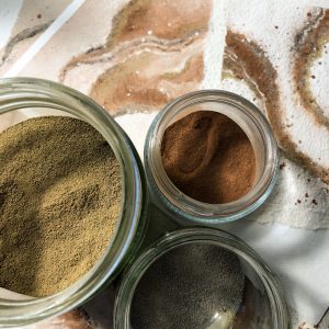 Experimentelles Malen mit Erdpigmenten