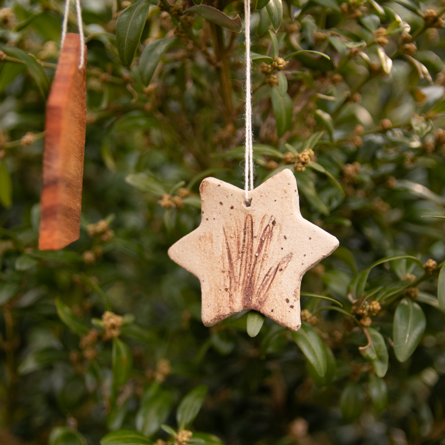 Weihnachtswerkstatt – Kreativer Kurs für handgemachte Anhänger aus Ton & Holz – Bild 4